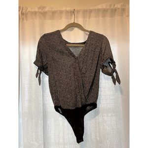 Short sleeve bodysuit